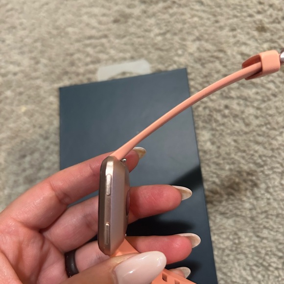Fitbit Versa Smartwatch - Peach Band/Rose Gold Aluminum Case - Picture 5 of 8